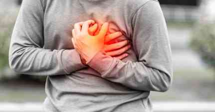 Heart Attack Warning Signs: हार्ट अटैक से पहले पैरों में दिख सकते हैं ये 5 संकेत, नजरअंदाज न करें