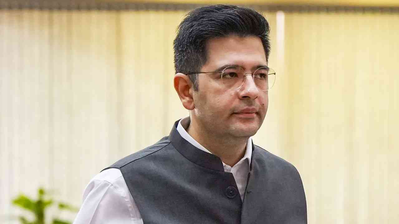 राघव चड्ढा के Voter ID विवाद पर चुनाव आयोग का जवाब, कहा- 26 अगस्त को Form 6 दाखिल, 2 सितंबर को मिली मंजूरी
