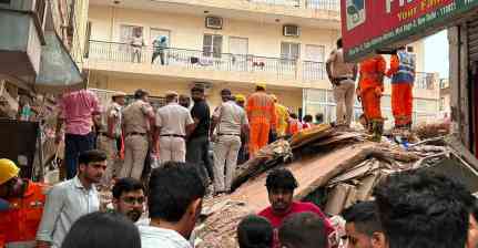 सत्य निकेतन हादसे के बाद MCD पर बड़ा एक्शन, डिप्टी कमिश्नर समेत 5 अधिकारी सस्पेंड