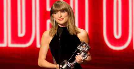 Taylor Swift remembers Dolly Parton at MTV VMAs