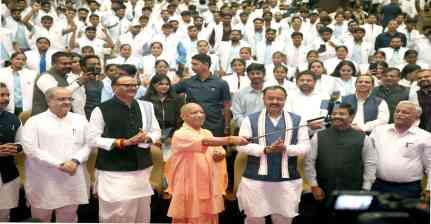 यूपी के सभी 75 जिलों में बनेंगे सरदार पटेल स्किल एंड एम्प्लॉयमेंट जोन: सीएम योगी