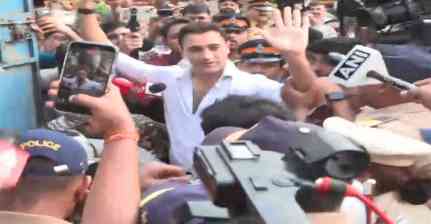 Mumbai Police Issues ‘Leave India’ notice to Bollywood actor Imran Khan
