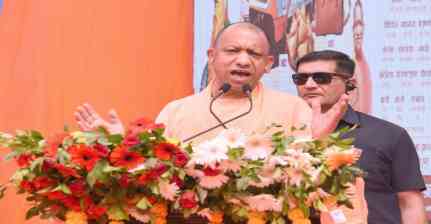 महर्षि वाल्मीकि आश्रम में सीएम योगी ने की पूजा-अर्चना, प्राचीन शिवलिंग और सीता कुटिया के भी किए दर्शन
