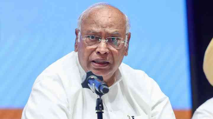 मल्लिकार्जुन खड़गे ने SIR, EVM और CEC को लेकर साफ किया कांग्रेस का रुख, कहा- तीन मुद्दों पर समझौता नहीं