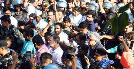 Voter List row escalates as INDIA b loc MPs move to Jantar Mantar