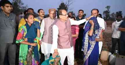 आदिवासी परिवारों के घर तोड़े जाने पर शिवराज सिंह चौहान नाराज, बोले- इन्हीं के वोट से CM बने मोहन यादव